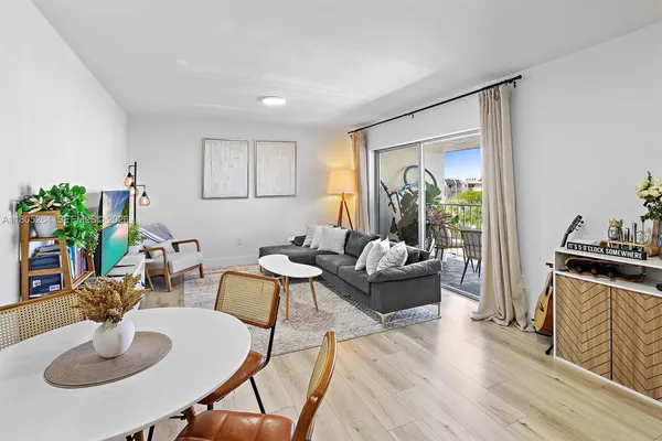 $279,000 | 7765 Southwest 86th Street, Unit F2412, Miami, FL 33143