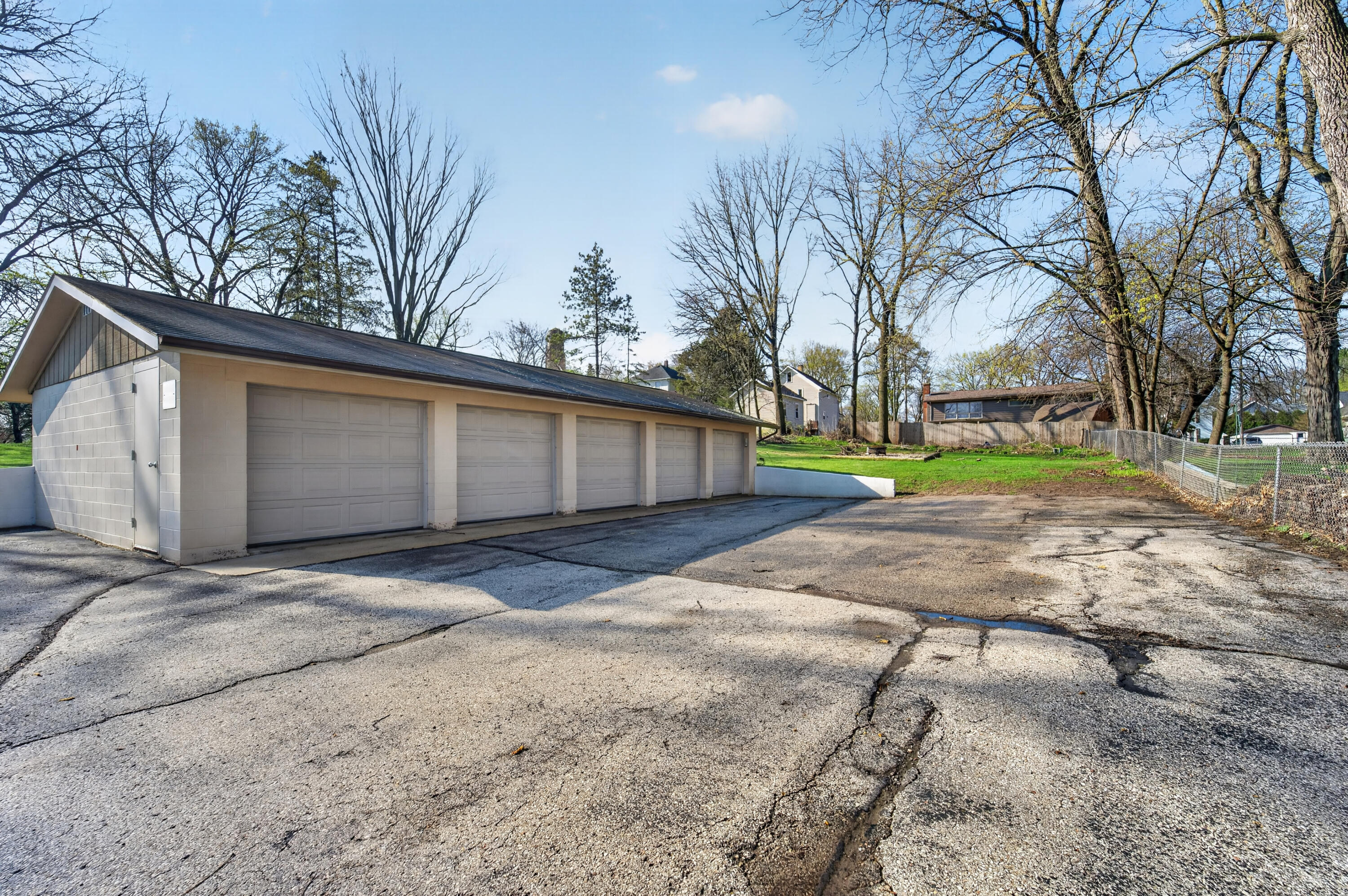445 West Chestnut Street Burlington, WI 53105 - Photo 18 of 30 Garage (1 car)