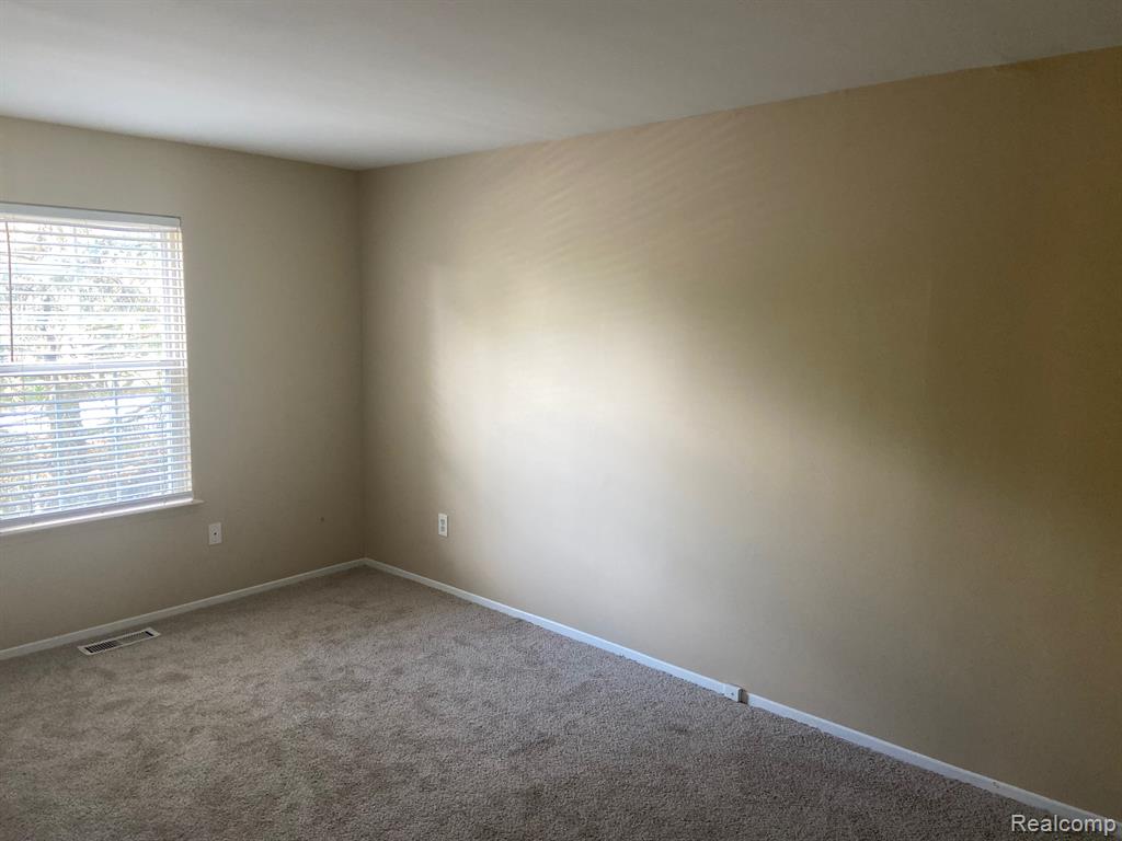 22144 Cape Cod Way Farmington, MI 48336 - Photo 7 of 11