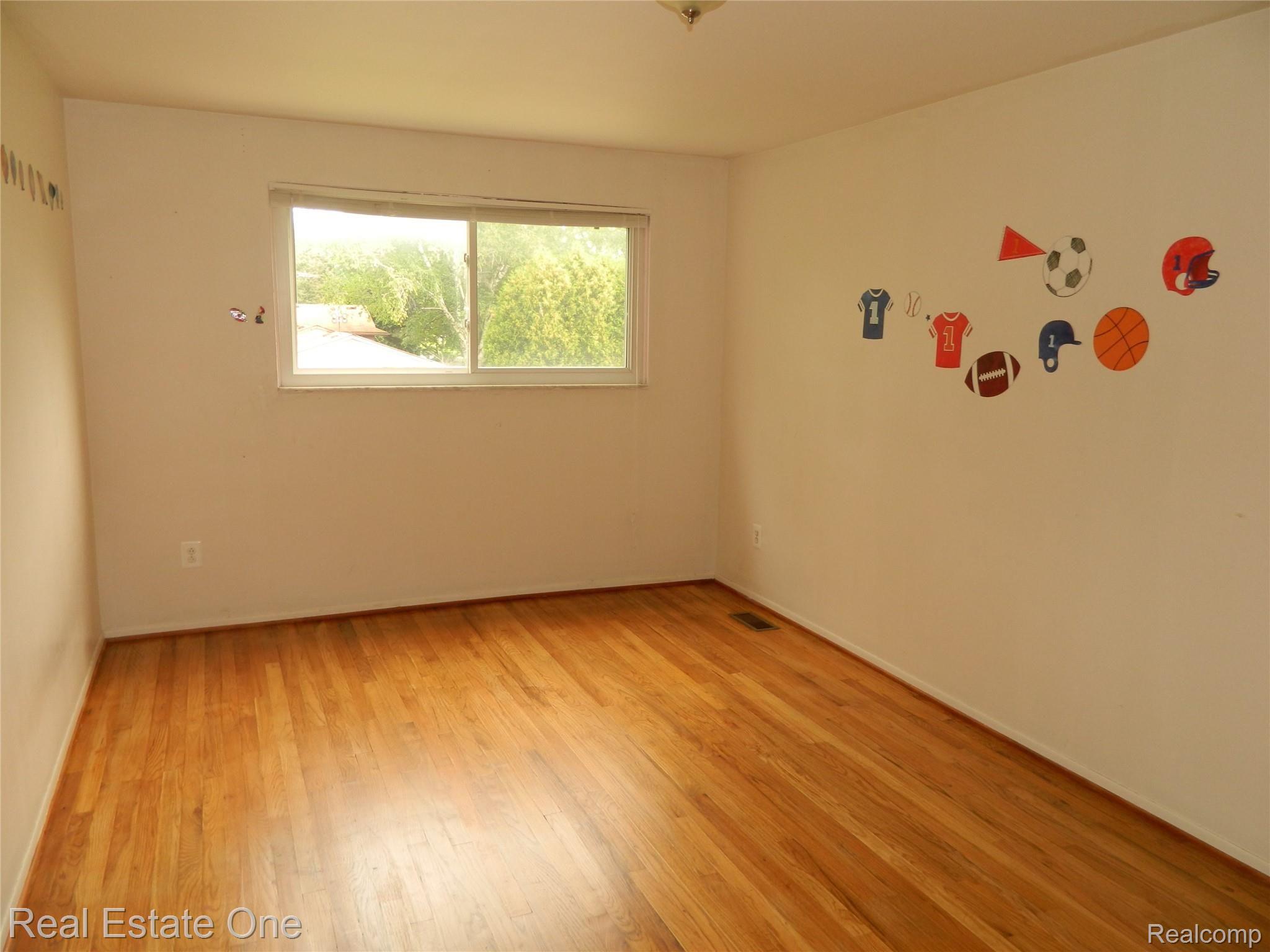 5691 Livernois Road Troy, MI 48098 - Photo 11 of 16 5691 Livernois Rd 033.JPG