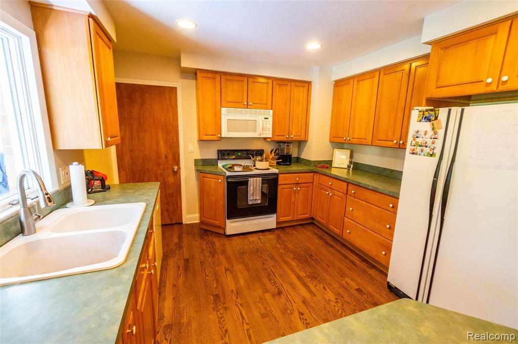 2923 Mohawk Lane Rochester Hills, MI 48306 - Photo 6 of 12