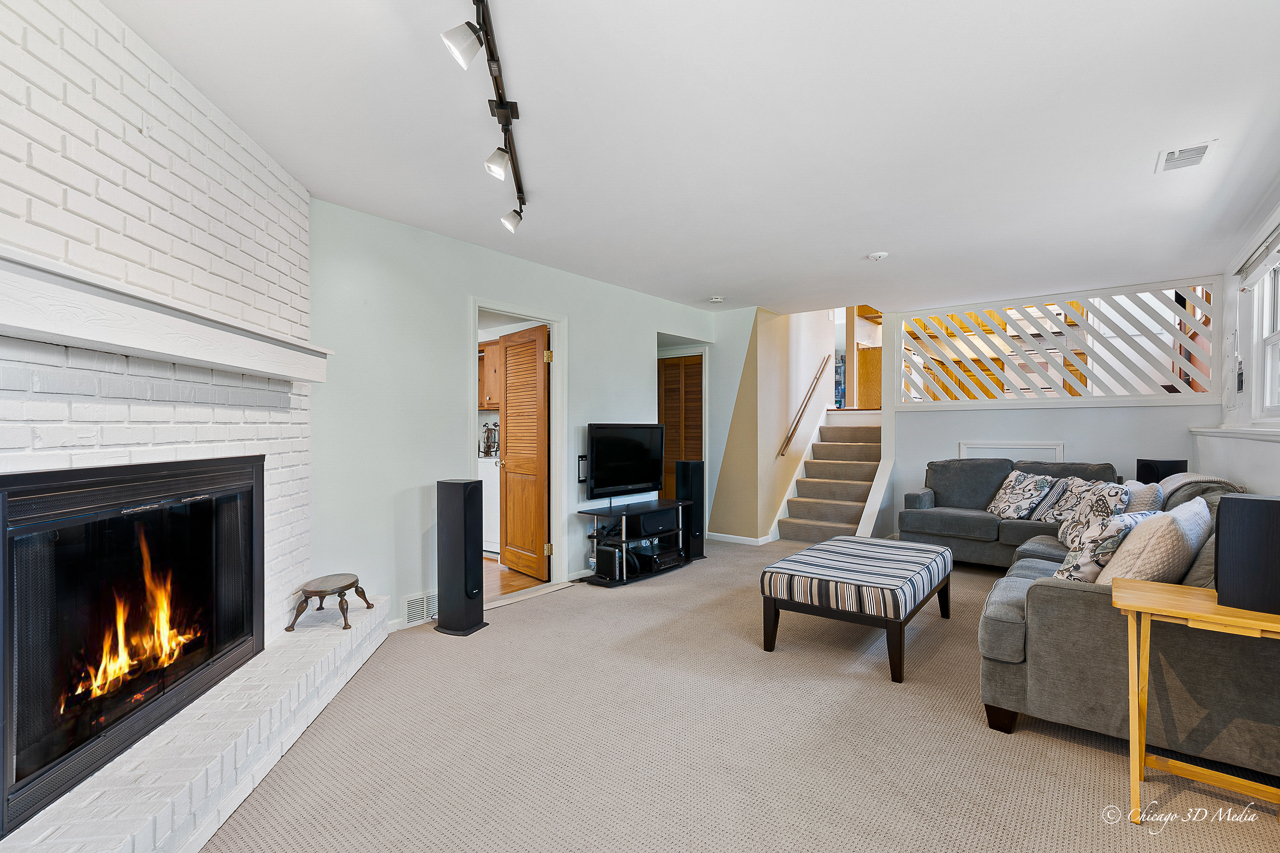 315 Anthony Road Buffalo Grove, IL 60089 - Photo 12 of 28 Gallery Image 12