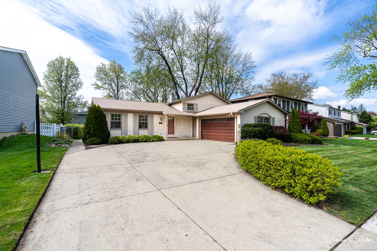 315 Anthony Road Buffalo Grove, IL 60089 - Photo 2 of 28 Gallery Image 2