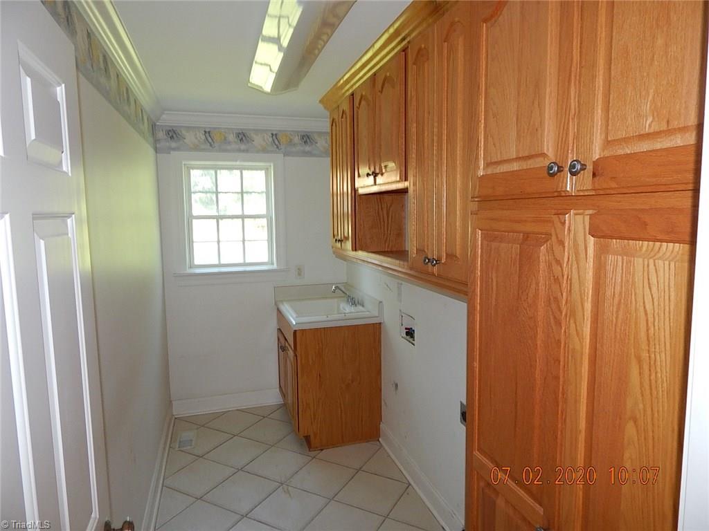 790 Danbury Bridge Road Madison, NC 27025 - Photo 14 of 17 laundry