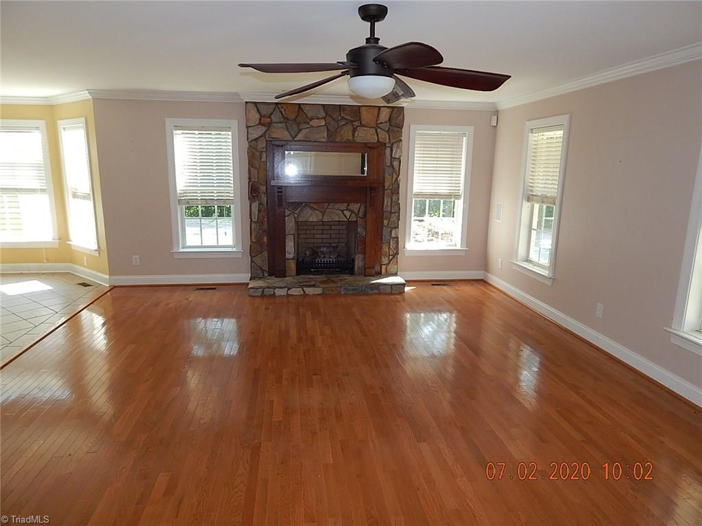 790 Danbury Bridge Road Madison, NC 27025 - Photo 5 of 17 living room