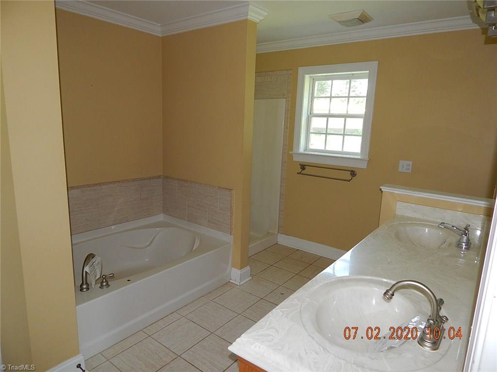 790 Danbury Bridge Road Madison, NC 27025 - Photo 10 of 17 master bath