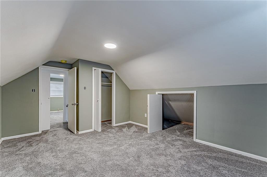 414 Hochberg Road Pittsburgh, PA 15235 - Photo 20 of 23 an empty room with closet and a bathroom