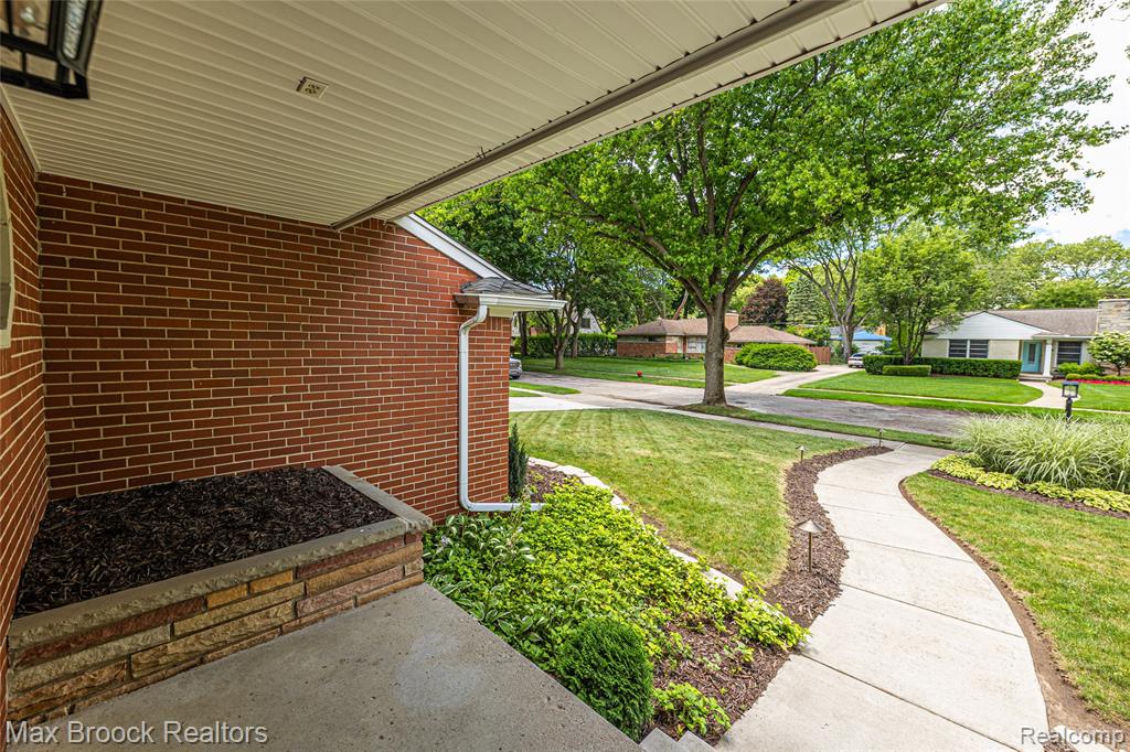 171 South Glengarry Road Bloomfield Hills, MI 48301 - Photo 4 of 26