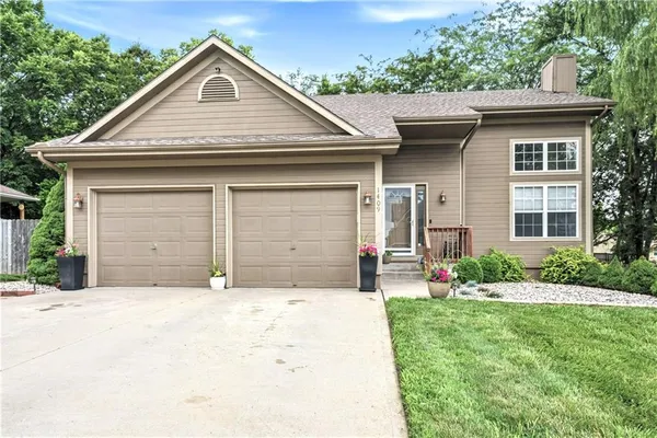 $349,000 | 1409 Russell Road, Pleasant Hill, MO 64080