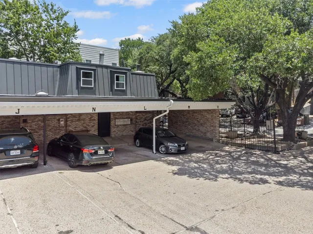a view of a car park in front of house