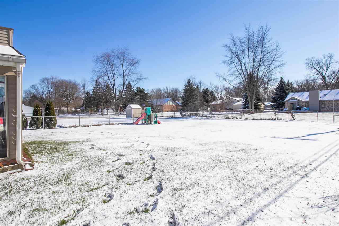 2090 Oakcrest Road Sterling Heights, MI 48310 - Photo 45 of 61 50031819-44.JPG