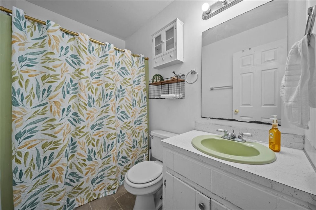 1104 Erskine Road Anderson, SC 29621 - Photo 18 of 26 Full Bath