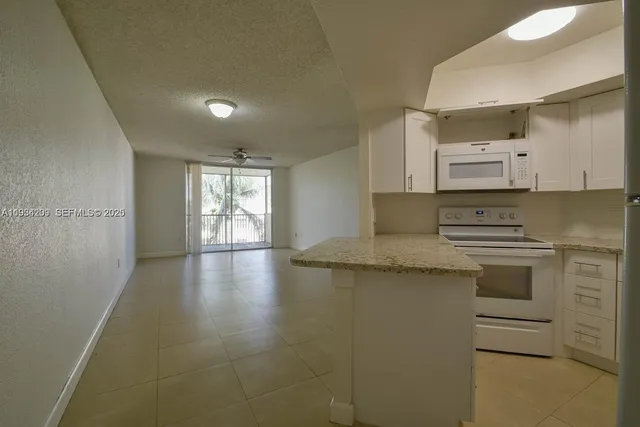 $1,950 | 8215 Lake Drive, Unit 504, Doral, FL 33166