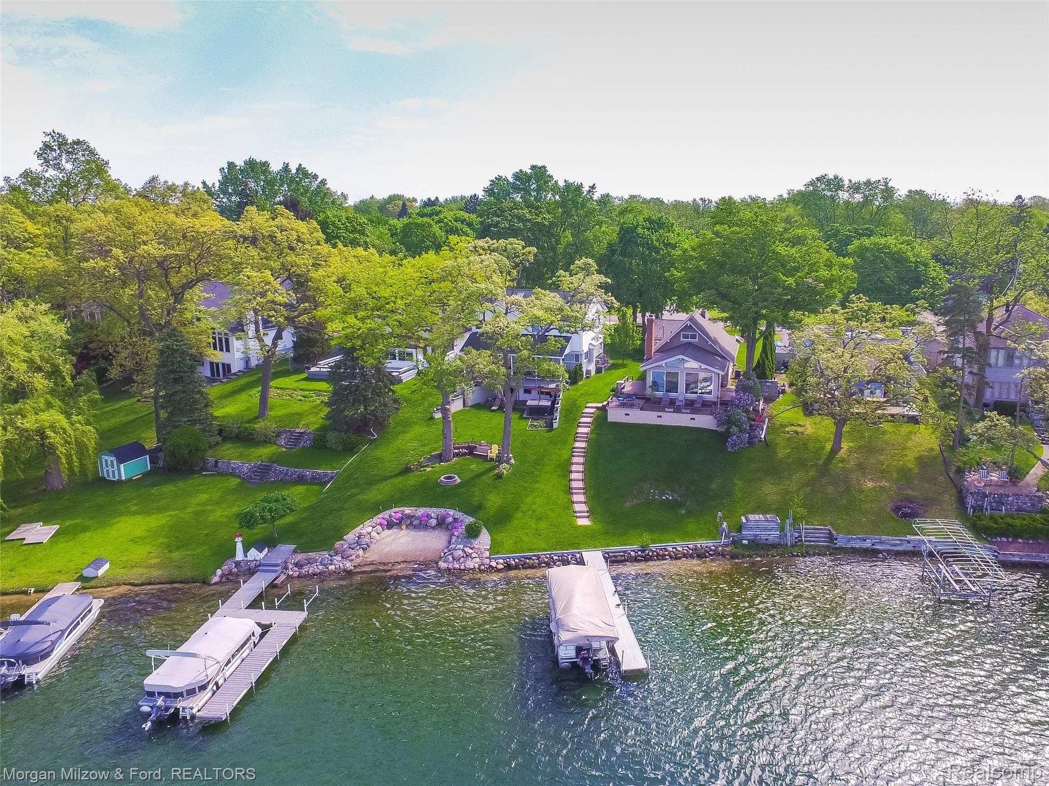3001 Lansdowne Road Waterford, MI 48329 - Photo 50 of 59 LARGE LAKE LOT