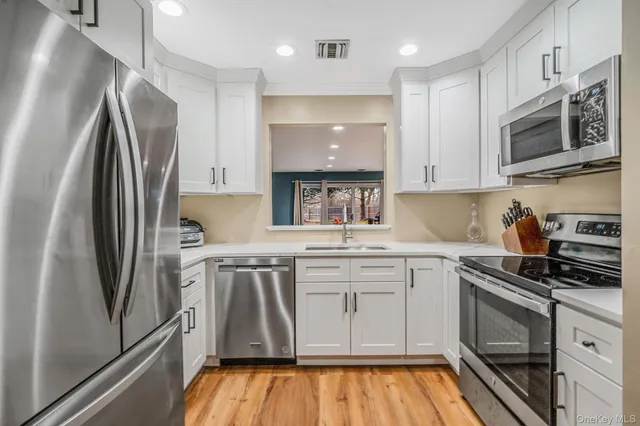 $650,000 | 103 Northwood Court, Bayport, NY 11705