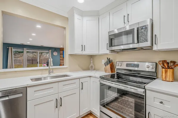 $629,000 | 103 Northwood Court, Bayport, NY 11705