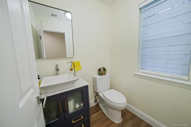 $650,000 | 103 Northwood Court, Bayport, NY 11705