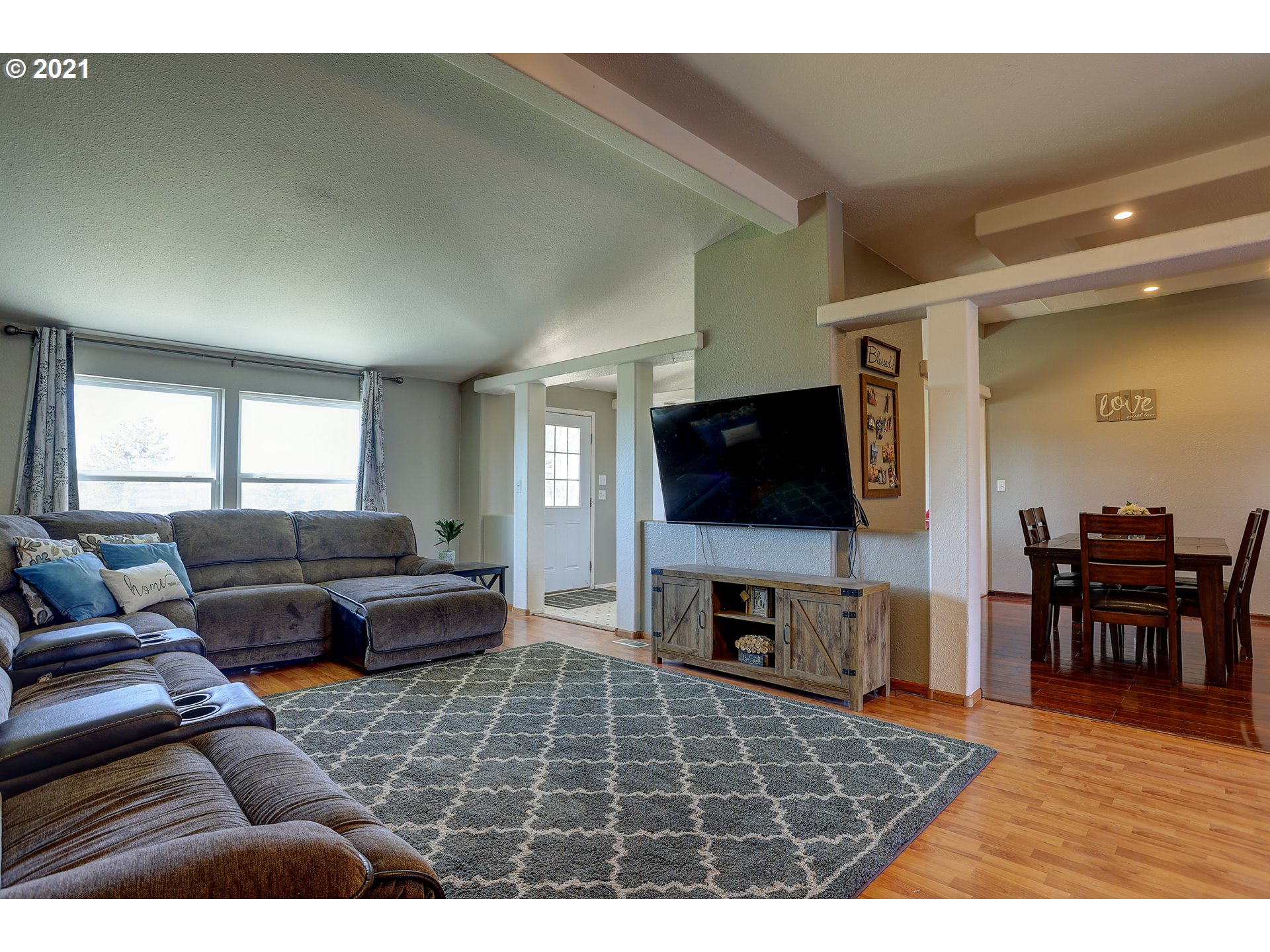 1313 Southwest Bent Loop Powell Butte, OR 97753 - Photo 4 of 30 Gallery Image 4