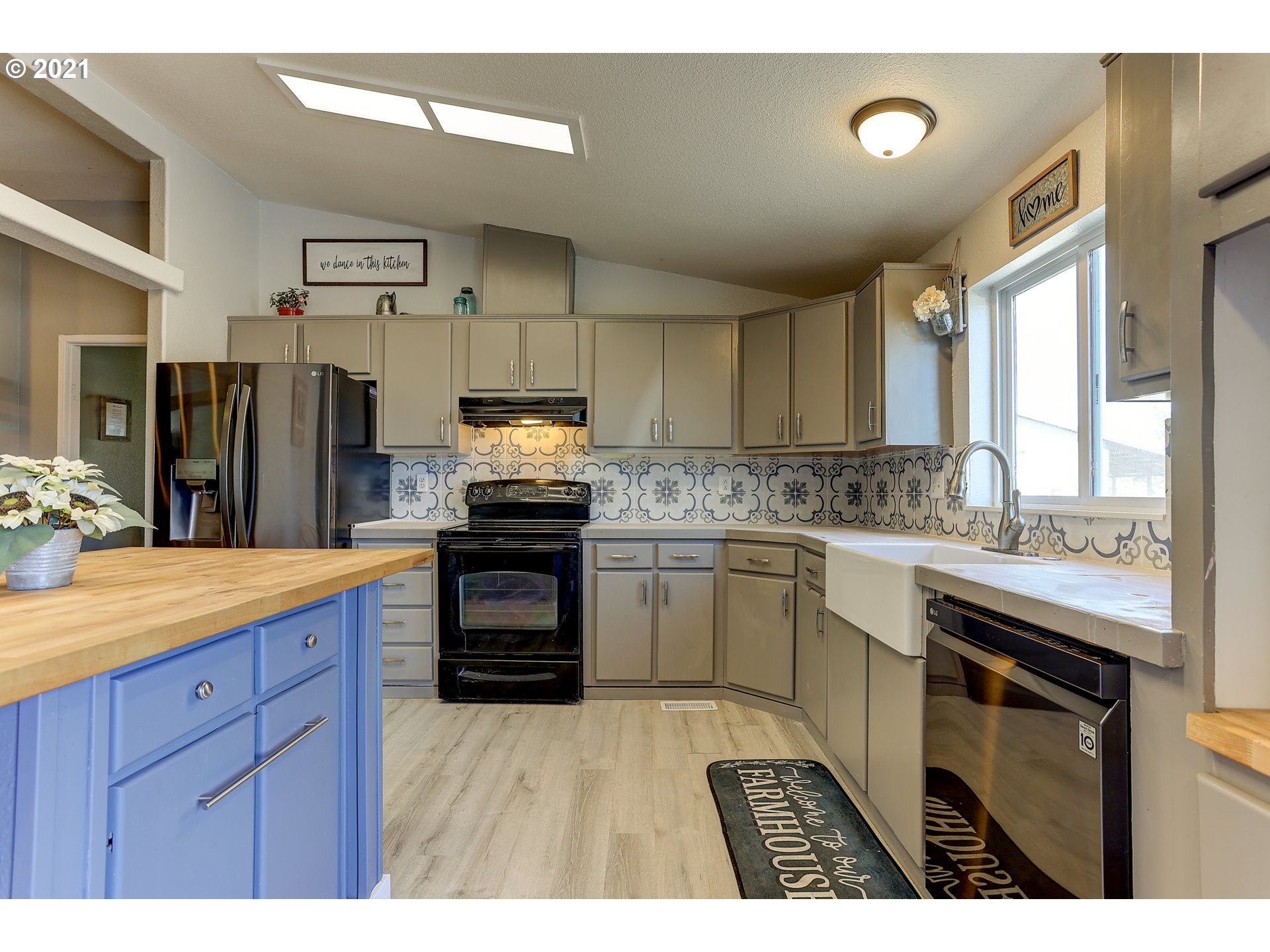 1313 Southwest Bent Loop Powell Butte, OR 97753 - Photo 6 of 30 Gallery Image 6