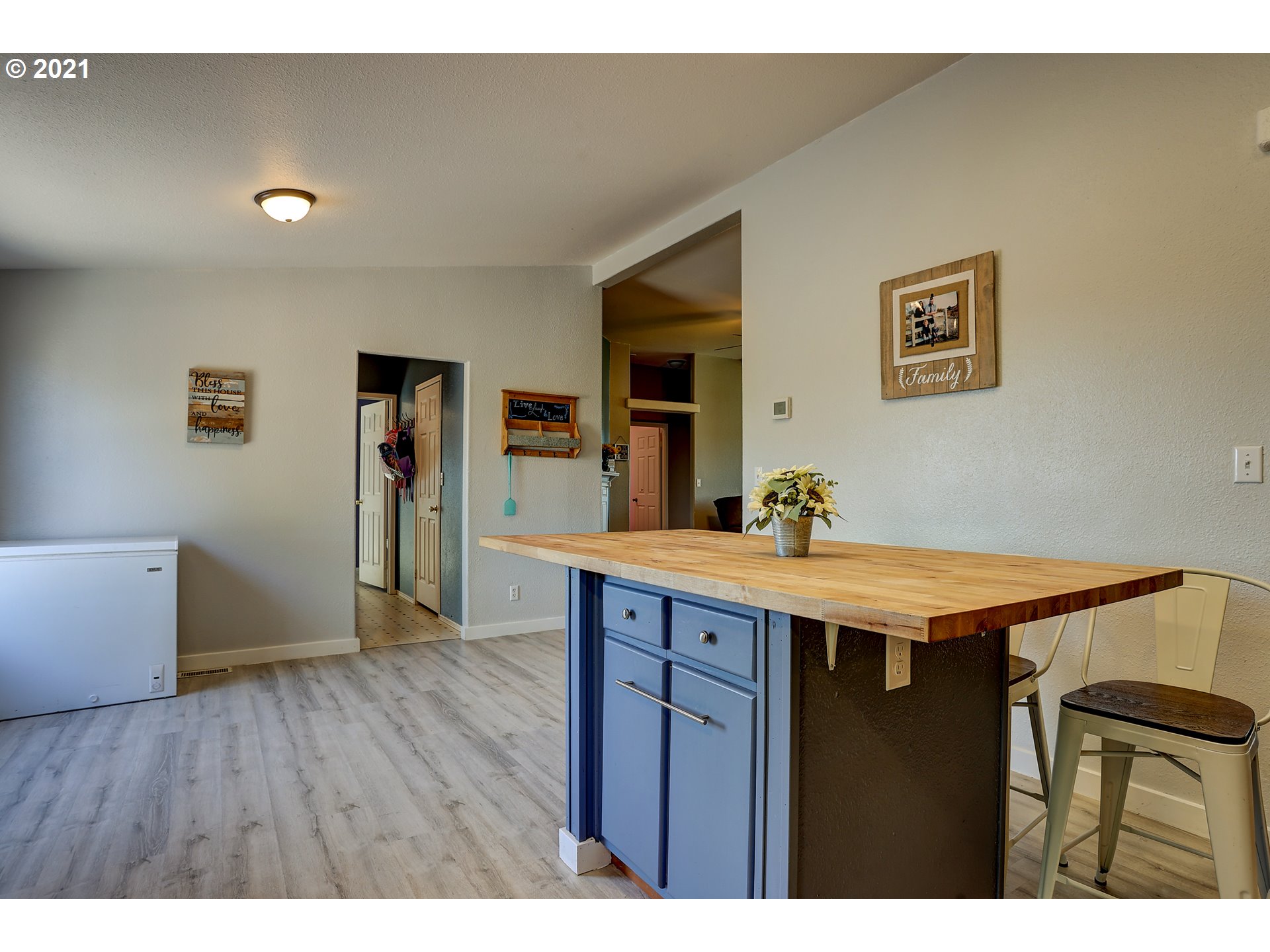 1313 Southwest Bent Loop Powell Butte, OR 97753 - Photo 10 of 30 Gallery Image 10