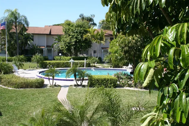 $2,200 | 180 East Cypress Way, Unit E230, Naples, FL 34110