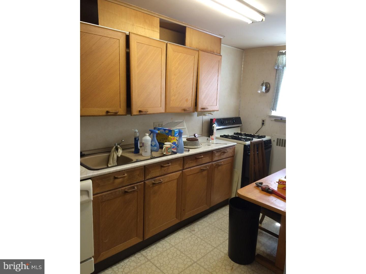 556 Wiltshire Road Upper Darby, PA 19082 - Photo 2 of 8