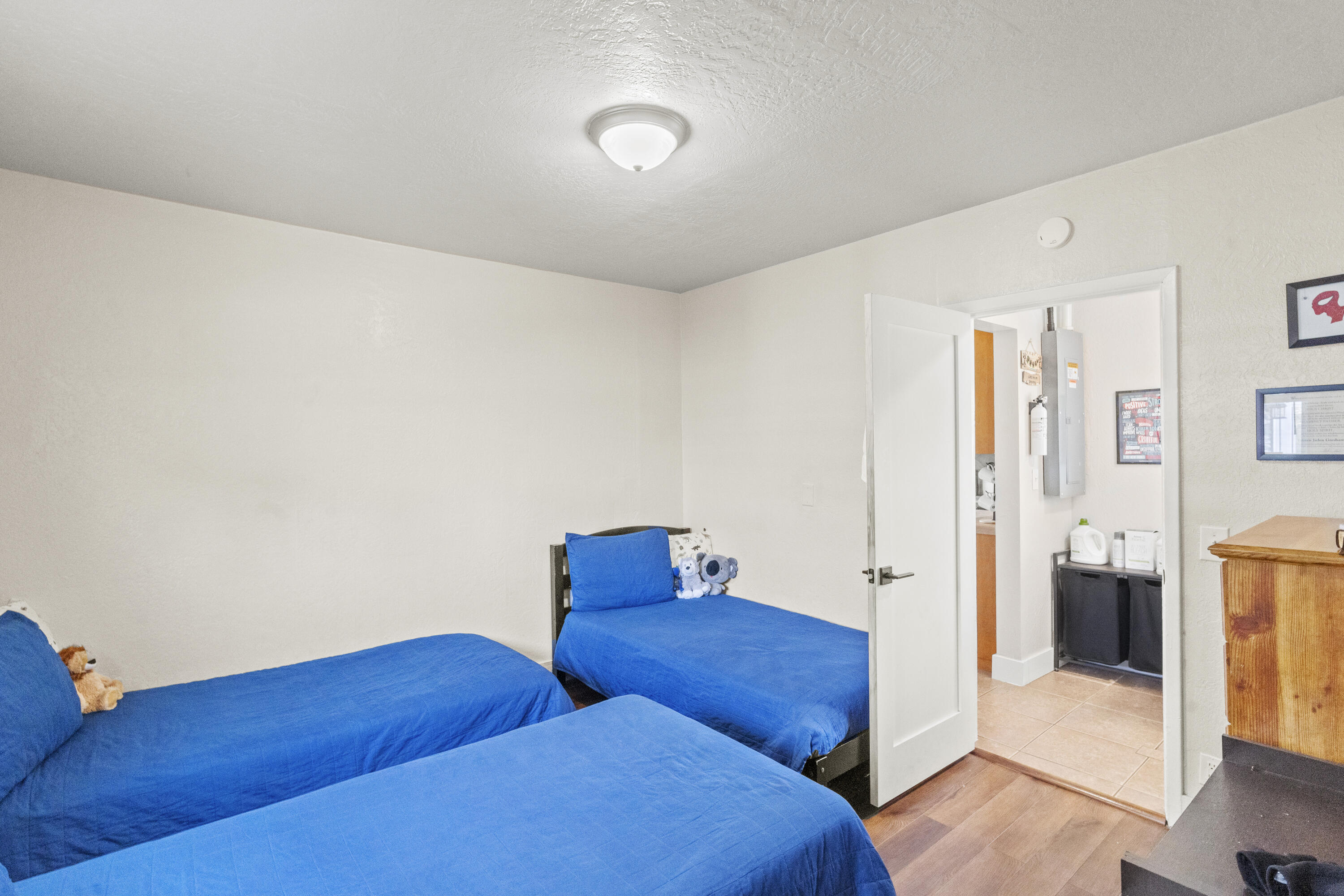319 Maple Street Medford, OR 97501 - Photo 17 of 27 Bedroom 1