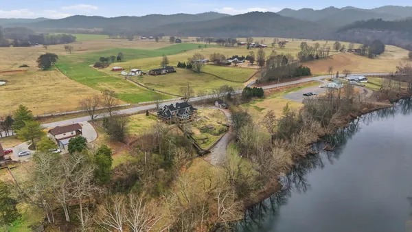 $1,050,000 | 126 Trousdale Ferry Pike, Gordonsville, TN 38563