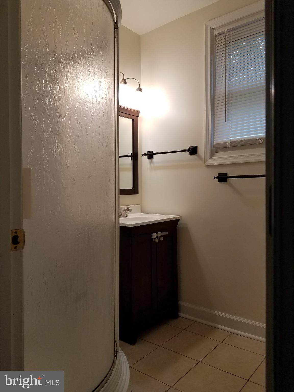 3642 Hineline Road Baltimore, MD 21229 - Photo 12 of 22 Bath