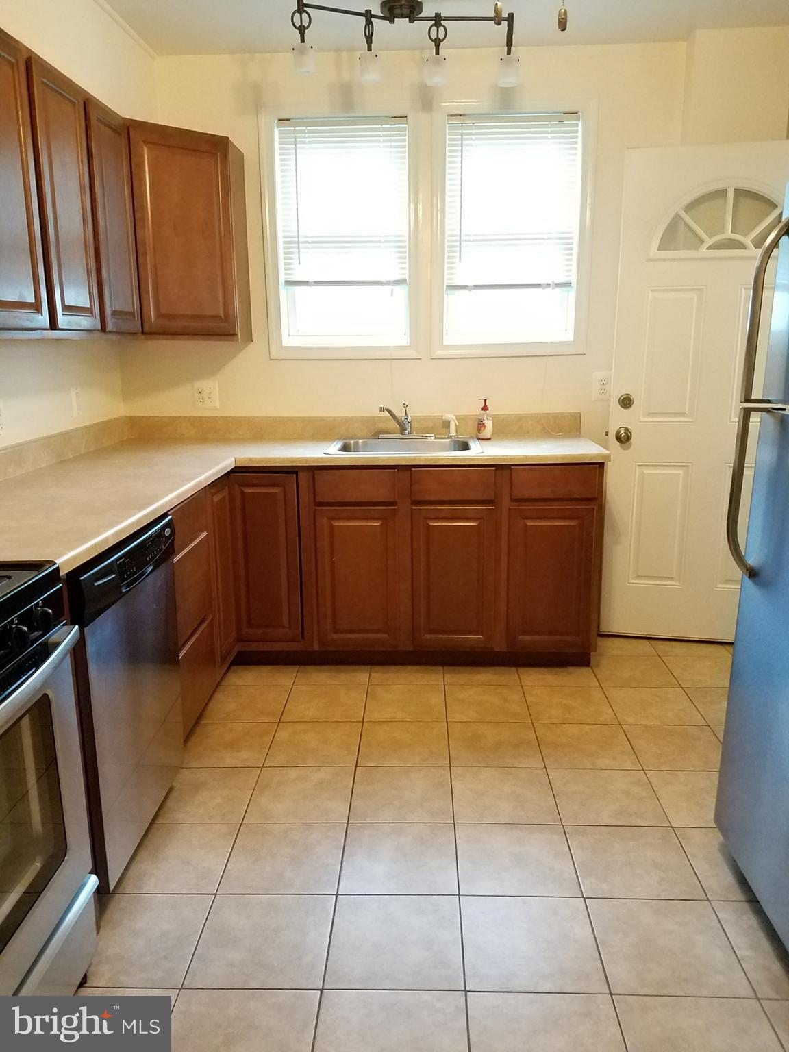3642 Hineline Road Baltimore, MD 21229 - Photo 15 of 22 Kitchen