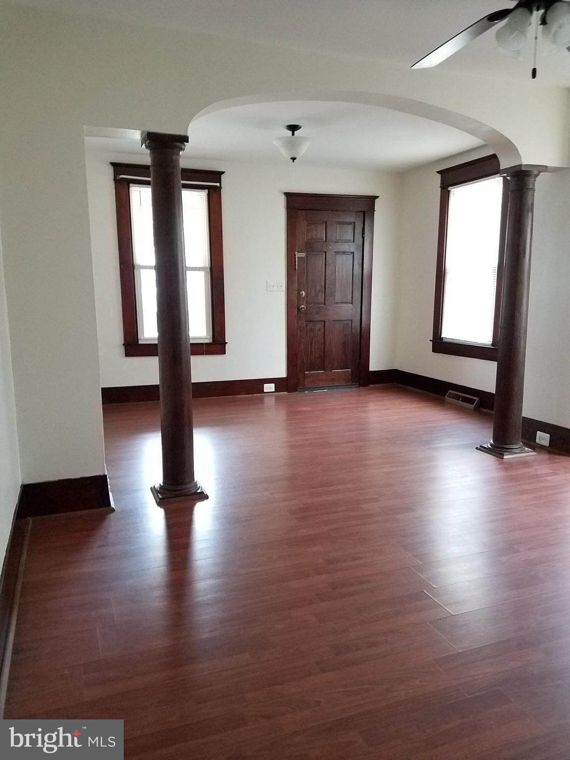3642 Hineline Road Baltimore, MD 21229 - Photo 5 of 22 Living Room