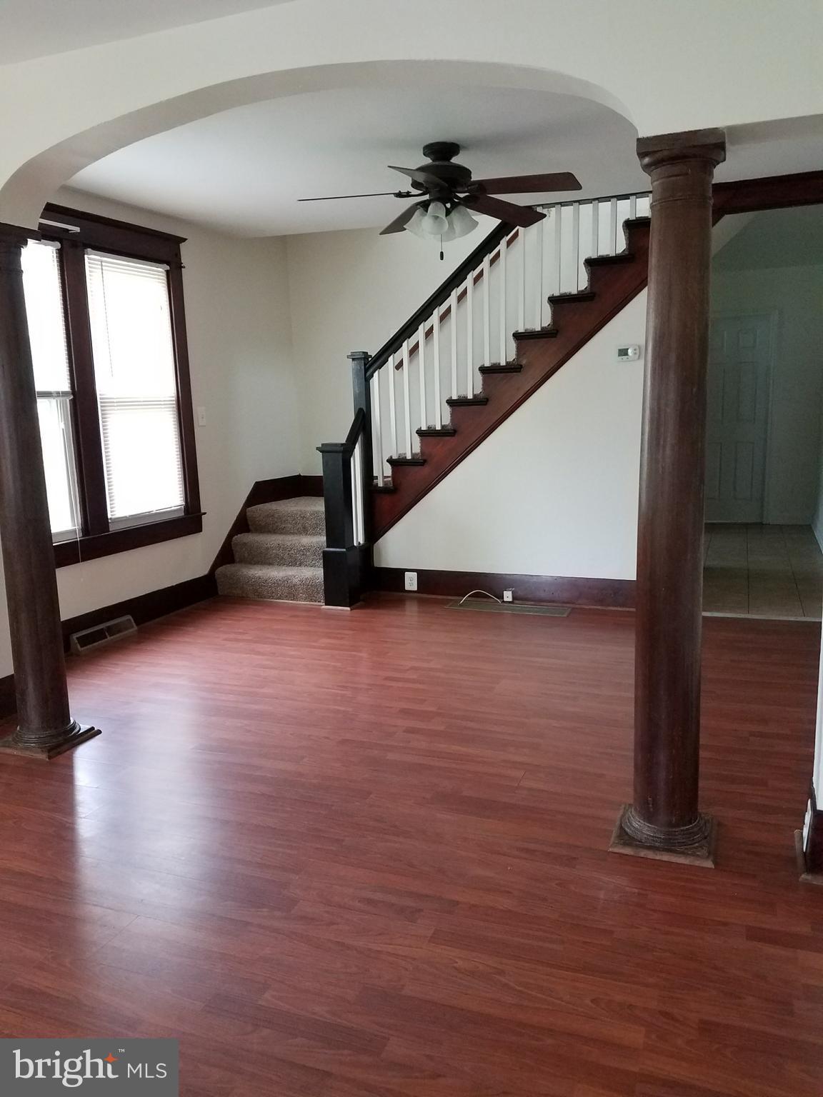 3642 Hineline Road Baltimore, MD 21229 - Photo 6 of 22 Living Room