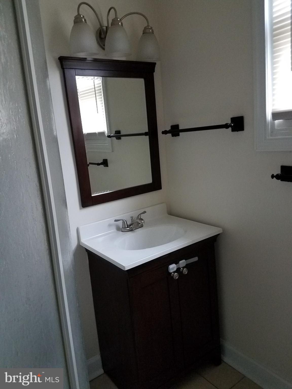 3642 Hineline Road Baltimore, MD 21229 - Photo 10 of 22 Bath