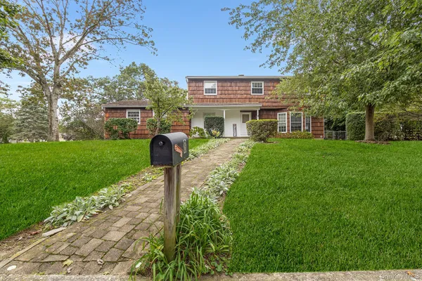 $795,000 | 8 Barry Lane, Mount Sinai, NY 11766