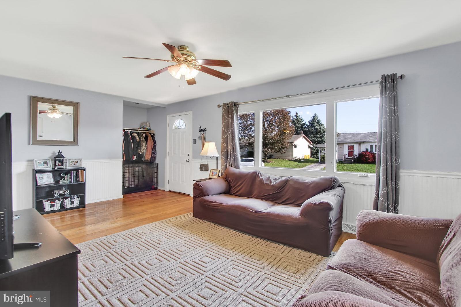 808 Gunnison Road York, PA 17404 - Photo 4 of 26