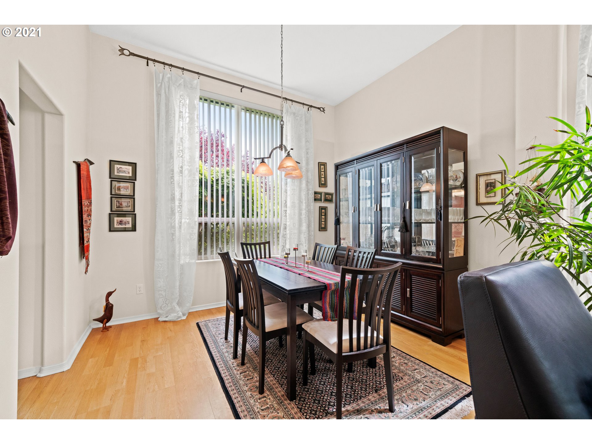 15923 Northwest Rondos Drive Portland, OR 97229 - Photo 5 of 32 Gallery Image 5