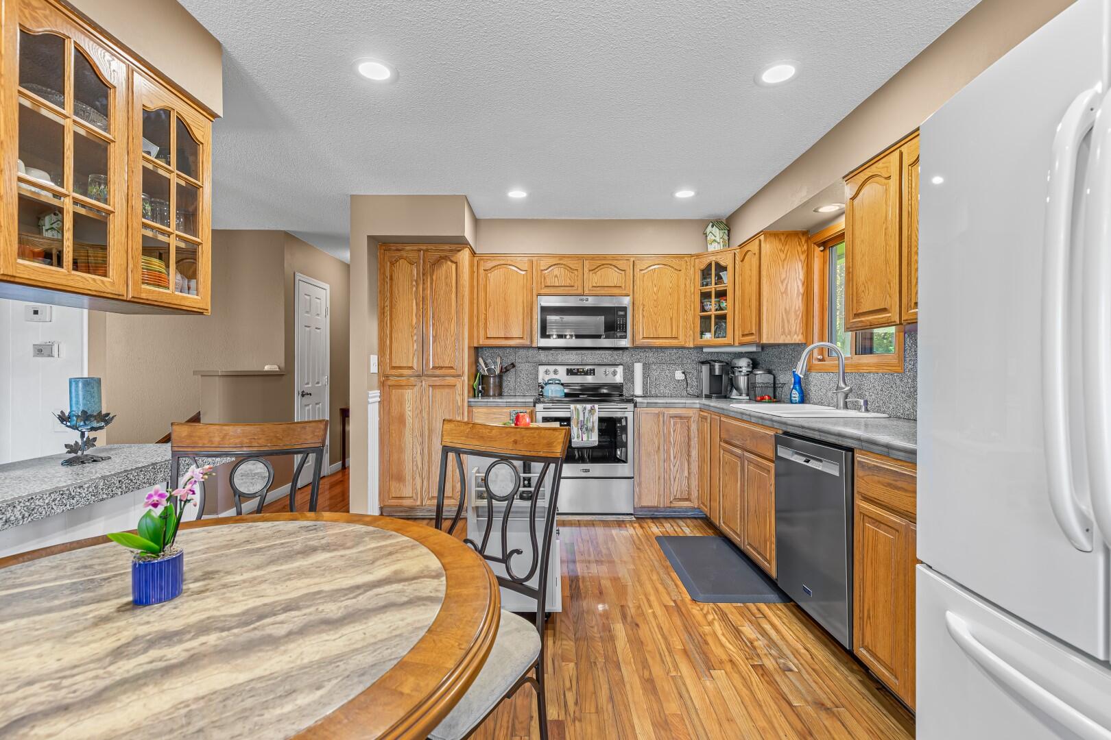 7681 Rapp Lane Talent, OR 97540 - Photo 10 of 35 9R9A7161