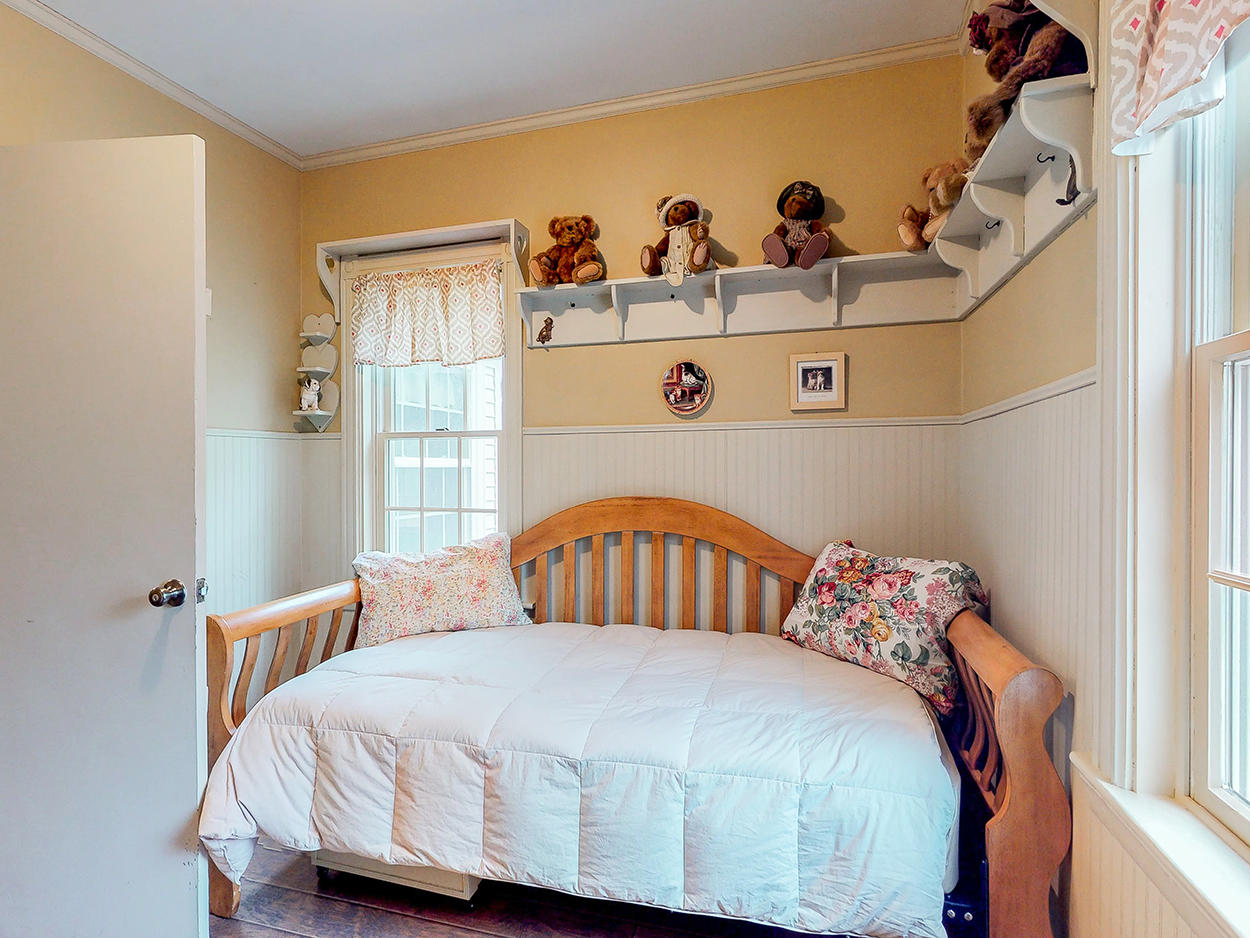 553 Duck Pond Road Westbrook, ME 04092 - Photo 31 of 43 27-553DuckPond-Bedroom1-b