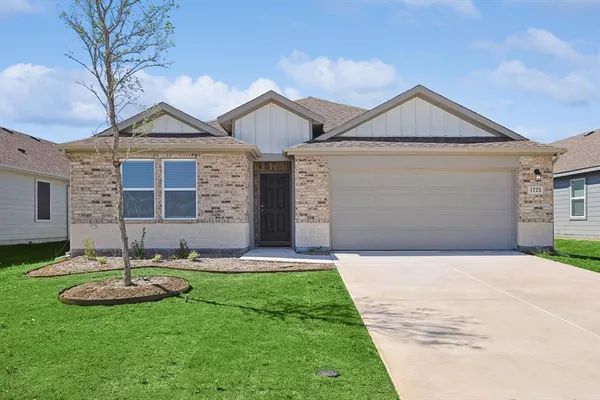 $2,450 | 1725 Arroyo Road, Crandall, TX 75114