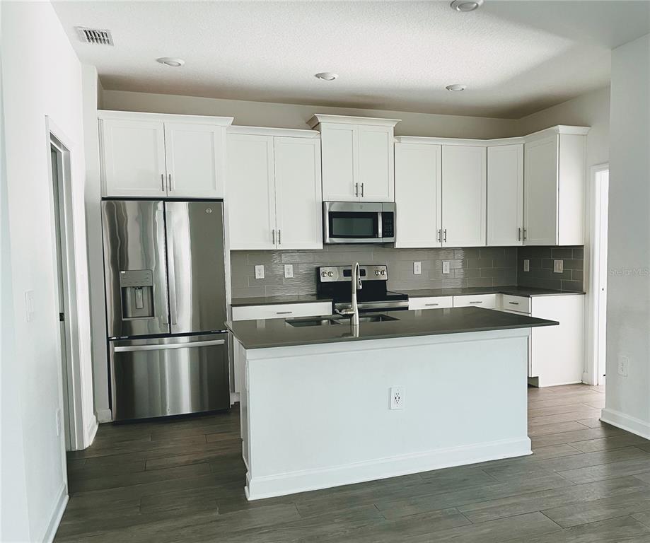 11716 Language Way Orlando, FL 32832 - Photo 4 of 5