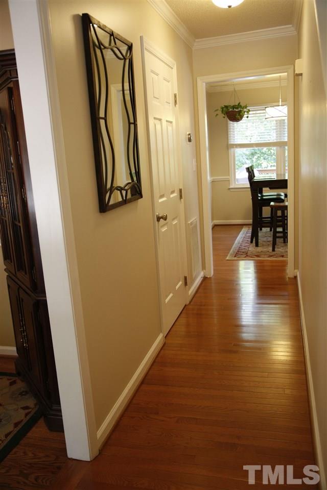 212 Kingsmill Road Cary, NC 27511 - Photo 4 of 25 Gallery Image 4