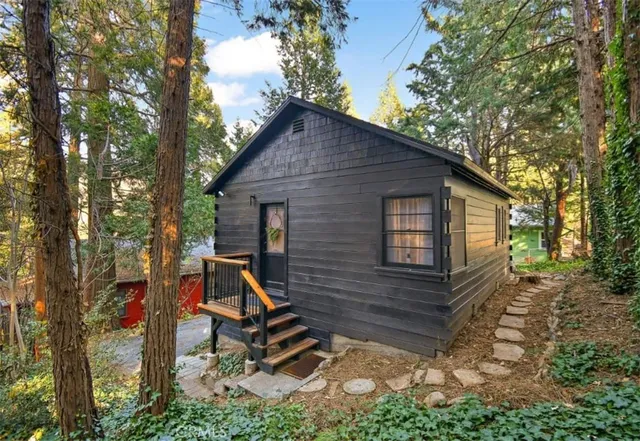 $1,850 | 638 Rose Hill Drive, Crestline, CA 92325