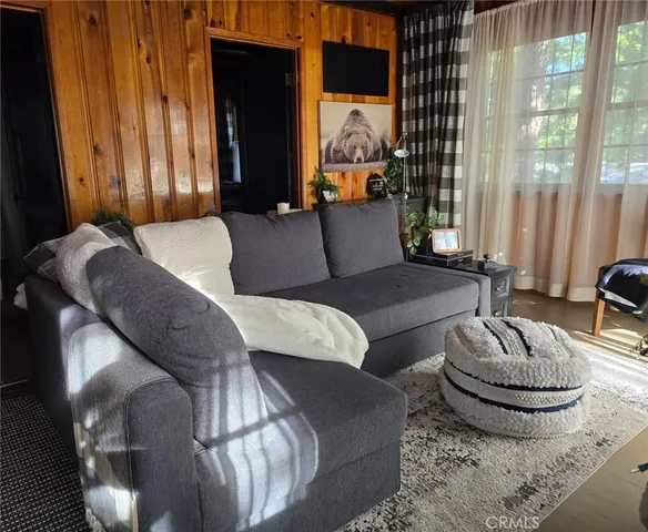 $1,850 | 638 Rose Hill Drive, Crestline, CA 92325