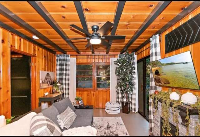 $1,850 | 638 Rose Hill Drive, Crestline, CA 92325