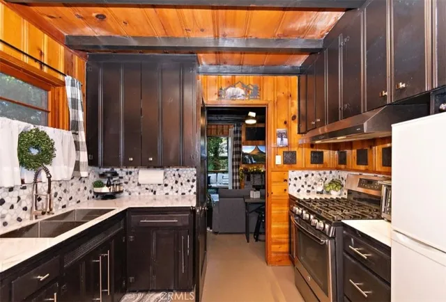 $1,850 | 638 Rose Hill Drive, Crestline, CA 92325