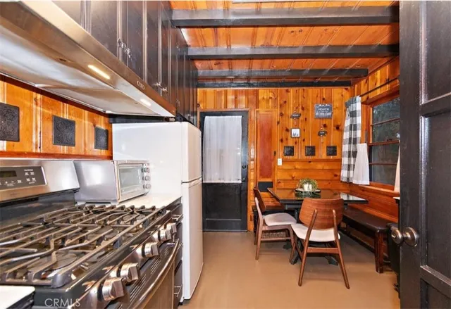 $1,850 | 638 Rose Hill Drive, Crestline, CA 92325