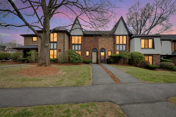 $325,000 | 13 Cobblestone Lane, Unit 13, Worcester, MA 01606