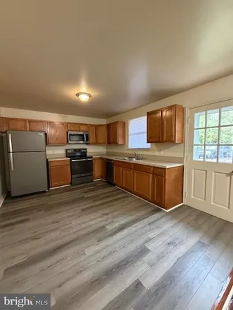 $2,300 | 17812 Washington Grove Lane, Gaithersburg, MD 20877