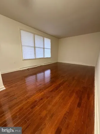 $2,300 | 17812 Washington Grove Lane, Gaithersburg, MD 20877