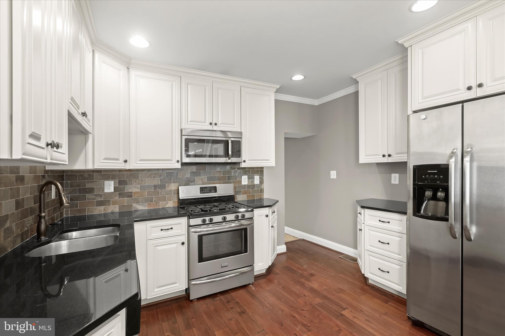 3000 Keswick Road Baltimore, MD 21211 - Photo 21 of 81 Stainless Steel Appliances